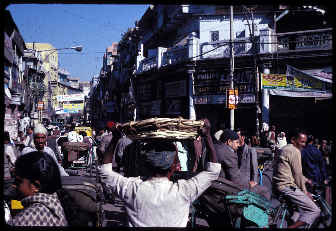 New Delhi, crowding of Shah Jahanabad, 1990.