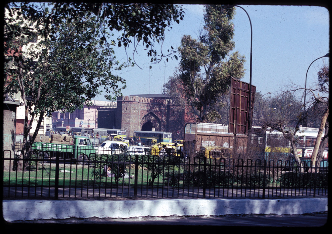 New Delhi, Gate/maidan separation, 1990.