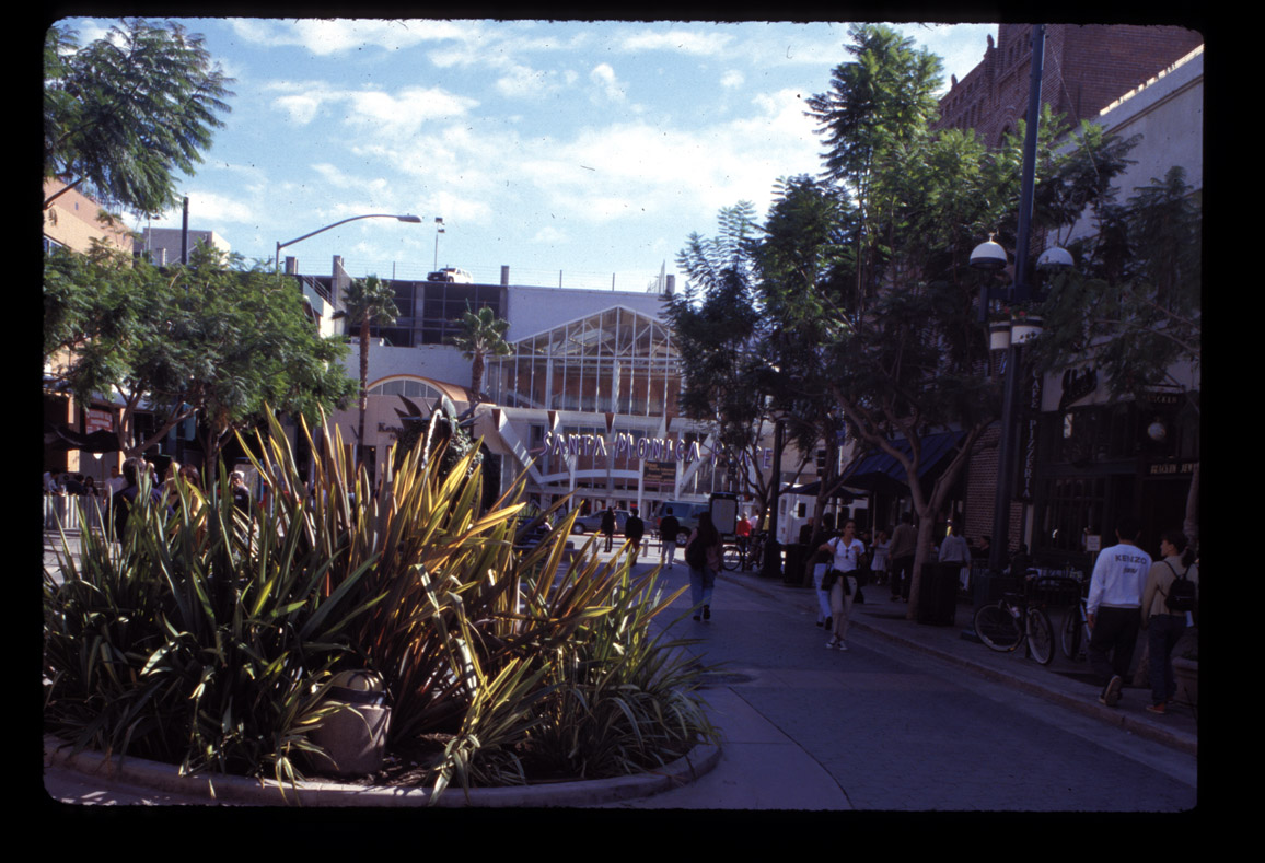 Santa Monica, CA, 3rd St. Promenade, Gehry Mall at one end 11/98.