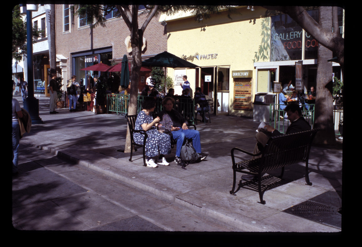 Santa Monica, CA, 3rd St. Promenade, pedestrian seating, 11/98.