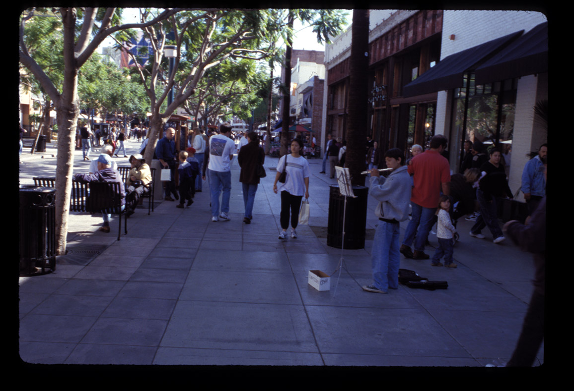 Santa Monica, CA, 3rd St. Promenade, sidewalk musicians 11/98.