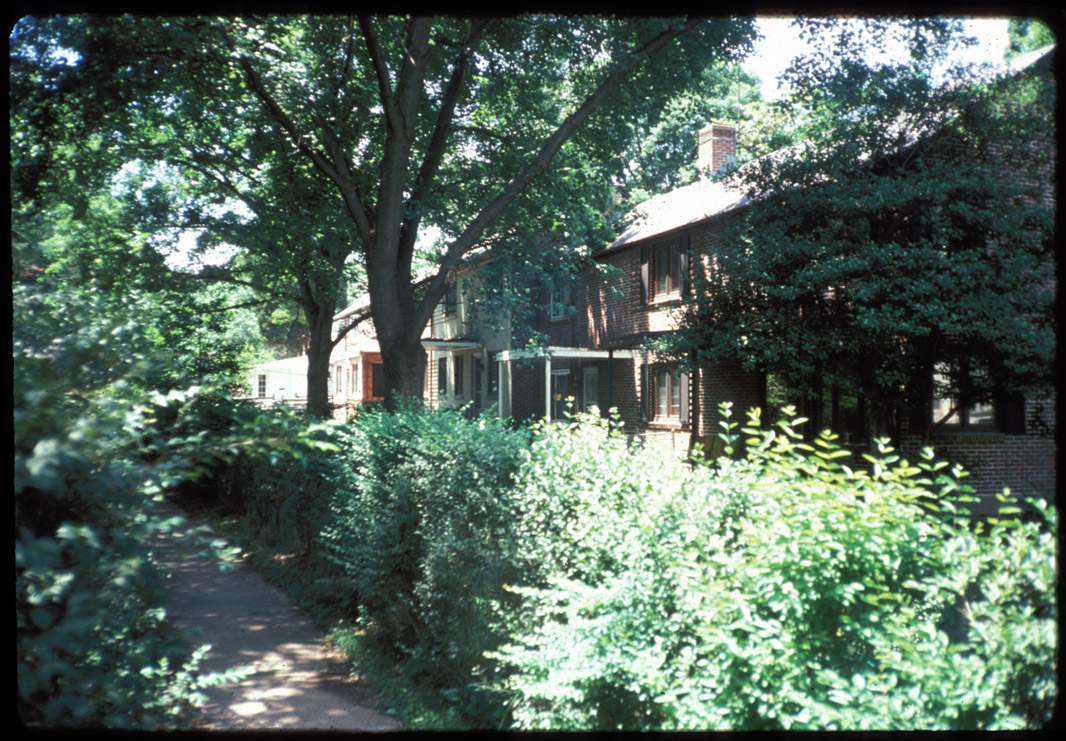 Greenbelt, interior-facing houses, 11/99.