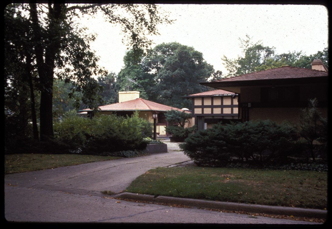 Riverside, FLW Avery Coonley House (L. Craig).