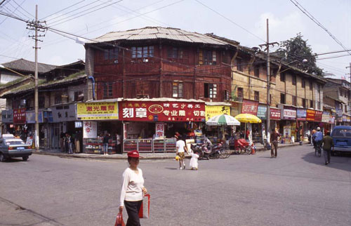 ϳǵ ֿڡ[An intersection in the old town.]