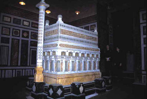 The bier of King Fu'ad in his domed mausoleum in the Rifa'i Mosque.
