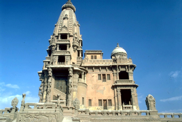 Side facade of the Palace.