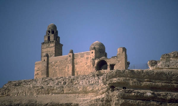 General view of Mashhad al-Juyyushi on top of the Muqattam before restoration.