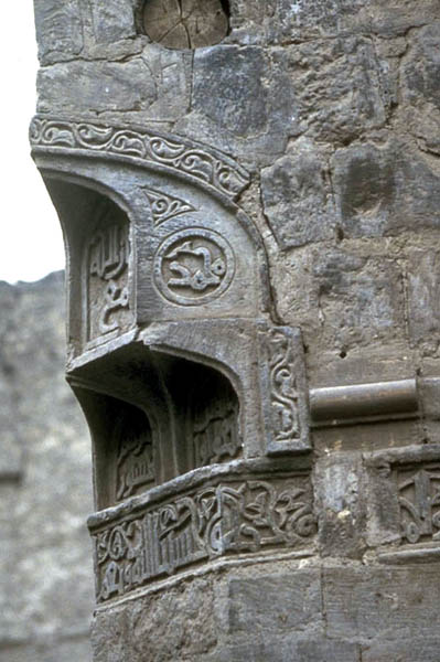 The chamfering of the side walls of the mosque with inscription.