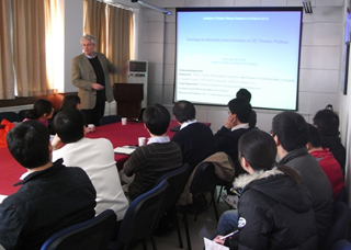 Prof. Robert van der Hilst giving a talk in China.