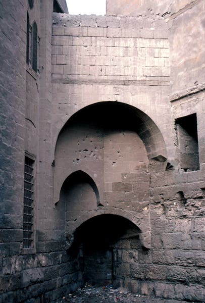 The Passage connecting the Madrasa of Amir Khayerbak to the old palace of Alin Aq.