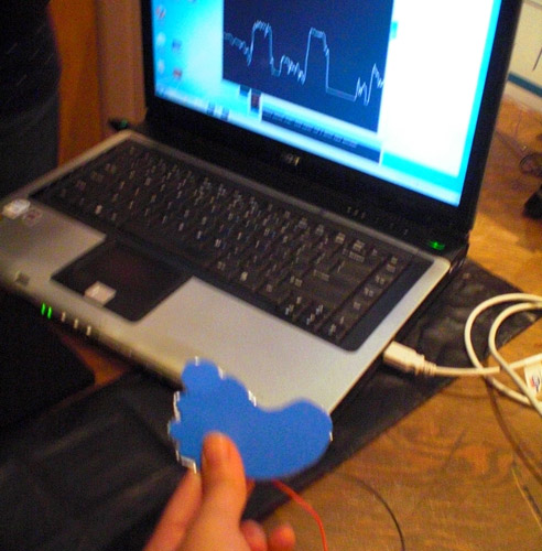 A photo showing the data readout on the computer when squeezing the prototype.