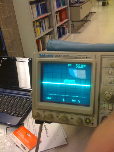  A photo showing the change in voltage on an oscilloscope.