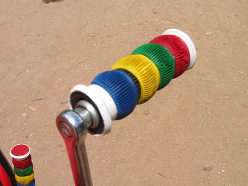 Photo of a hand crank and brake lever.